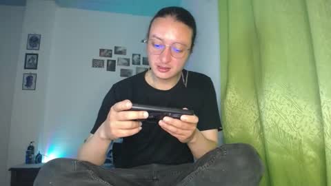 Snapshot of willmonkey chatting on November 28, 2:36 am willmonkey online show from November 28, 2:36 am