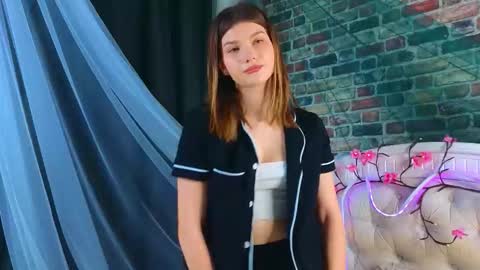 Vicki3 online show from March 27, 7:25 am