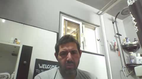 Snapshot of windowpane5 chatting on December 29, 1:28 pm windowpane online show from December 29, 1:28 pm