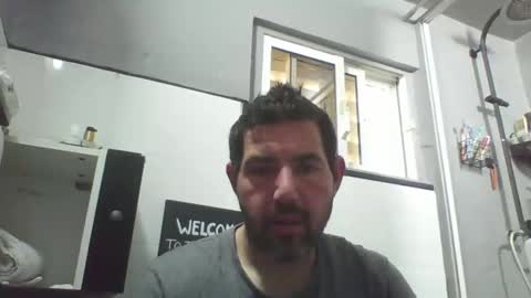 Snapshot of windowpane5 chatting on January 1, 12:33 pm windowpane online show from January 1, 12:33 pm