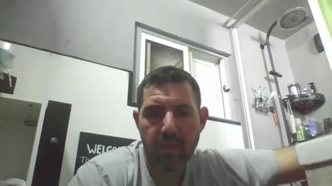 Snapshot of windowpane5 chatting on January 17, 9:39 pm windowpane online show from January 17, 9:39 pm