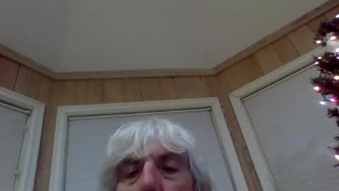 Snapshot of wineman2020 chatting on December 21, 3:46 am Charlie online show from December 21, 3:46 am