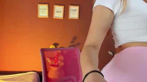 Snapshot of wini_fer chatting on November 28, 1:14 pm Wini Fer online show from November 28, 1:14 pm