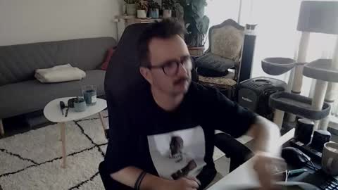 Snapshot of winnydepooh chatting on October 1, 9:15 am cream36 online show from October 1, 9:15 am