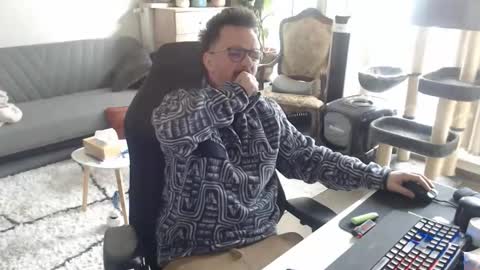 Snapshot of winnydepooh chatting on November 6, 12:17 pm cream36 online show from November 6, 12:17 pm