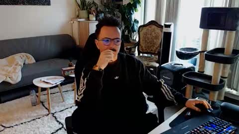 Snapshot of winnydepooh chatting on November 13, 7:51 am cream36 online show from November 13, 7:51 am