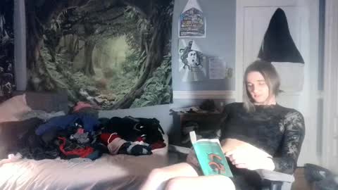 Snapshot of winter123137 chatting on December 30, 3:47 am Winter online show from December 30, 3:47 am