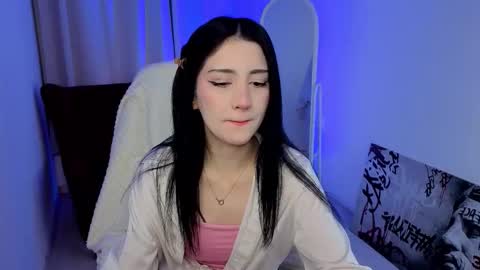 Snapshot of witavaron chatting on December 1, 5:45 am Vivian online show from December 1, 5:45 am