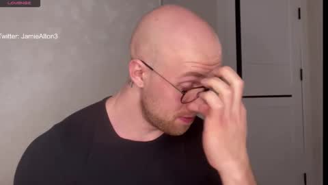 Snapshot of wlademarbergs chatting on December 3, 5:04 am Wlademar online show from December 3, 5:04 am