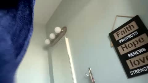 Snapshot of wolfgamer44 chatting on January 22, 6:20 pm wolfgamer44 online show from January 22, 6:20 pm