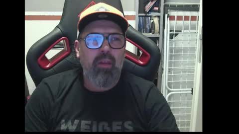 Snapshot of womenizzeer chatting on November 8, 1:28 am Adam online show from November 8, 1:28 am