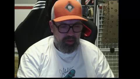 Snapshot of womenizzeer chatting on November 24, 12:21 am Adam online show from November 24, 12:21 am