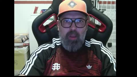 Snapshot of womenizzeer chatting on December 2, 4:24 pm Adam online show from December 2, 4:24 pm