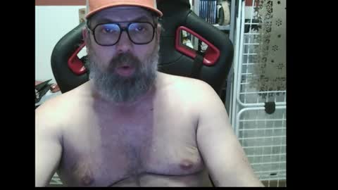 Snapshot of womenizzeer chatting on December 14, 12:38 am Adam online show from December 14, 12:38 am