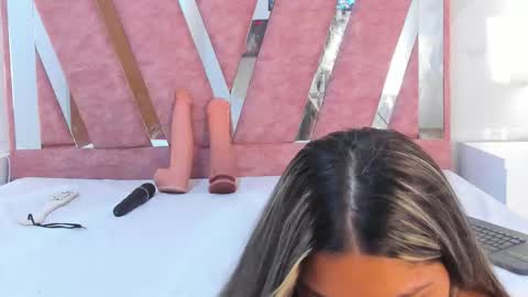 wonderkloe_ online show from March 4, 2:06 am