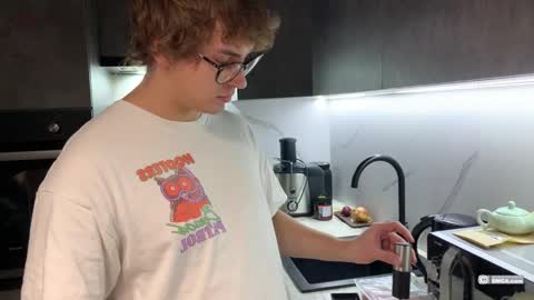 Snapshot of woods_jerk chatting on October 27, 6:23 pm Mitya online show from October 27, 6:23 pm