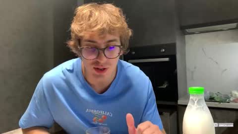 Snapshot of woods_jerk chatting on October 28, 3:25 pm Mitya online show from October 28, 3:25 pm