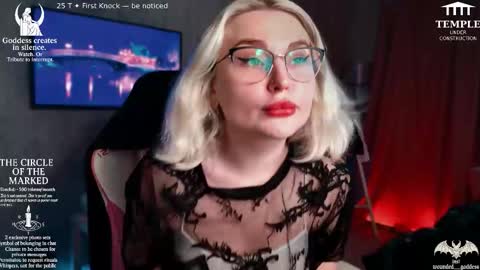 Snapshot of wounded_goddess chatting on November 15, 6:00 am Goddess Sophy online show from November 15, 6:00 am