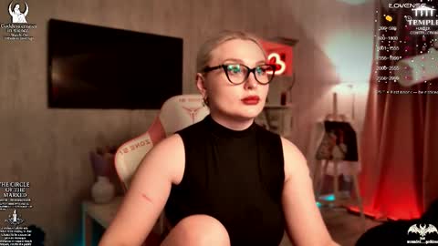 Snapshot of wounded_goddess chatting on November 22, 6:07 pm Goddess Sophy online show from November 22, 6:07 pm