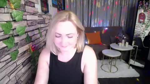 Snapshot of wow_co chatting on December 5, 5:17 pm wow_co online show from December 5, 5:17 pm