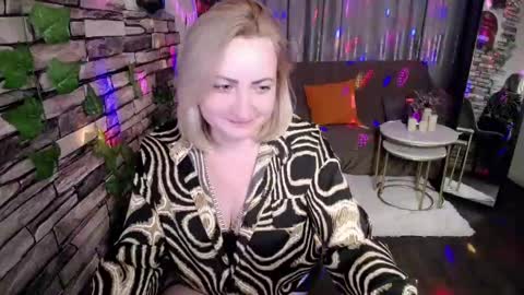 Snapshot of wow_co chatting on December 6, 10:52 pm wow_co online show from December 6, 10:52 pm