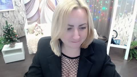 Snapshot of wow_co chatting on December 17, 2:00 pm wow_co online show from December 17, 2:00 pm