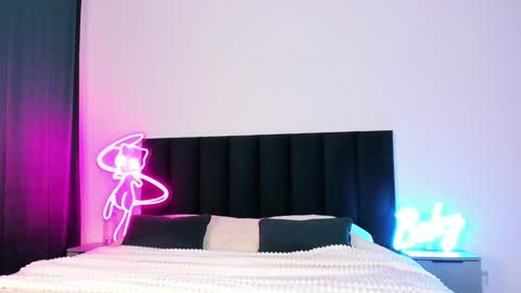 Emi online show from December 5, 8:11 pm