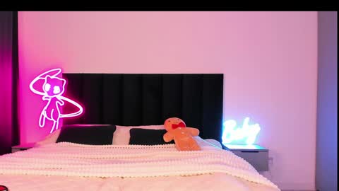 Emi online show from December 28, 3:04 am