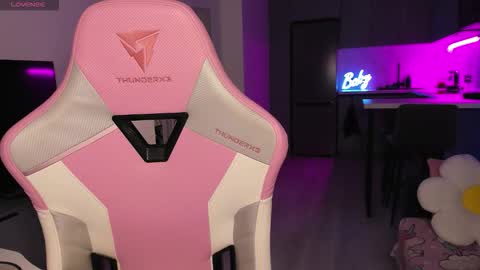 Emi online show from November 3, 7:59 pm