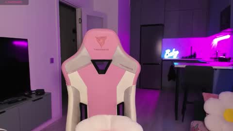 Emi online show from November 4, 5:01 pm