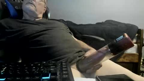 Snapshot of wowsers2022 chatting on November 25, 4:34 am wowsers2022 online show from November 25, 4:34 am