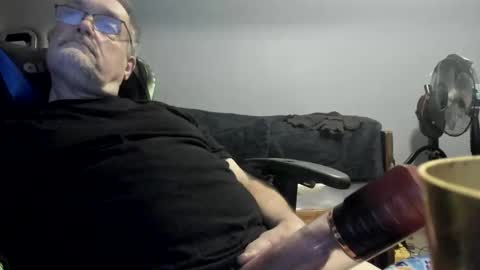 Snapshot of wowsers2022 chatting on December 16, 8:08 am wowsers2022 online show from December 16, 8:08 am