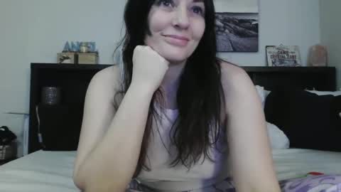 Snapshot of wrenleigh chatting on February 7, 9:37 am Crystal Lake online show from February 7, 9:37 am