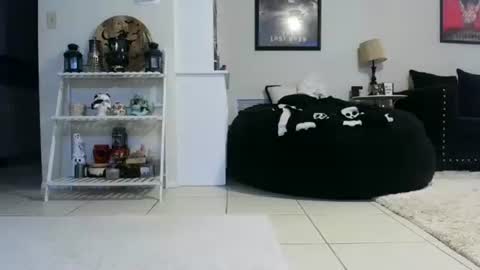 Snapshot of wrenleigh chatting on September 9, 5:07 am Crystal Lake online show from September 9, 5:07 am