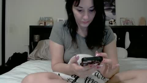 Snapshot of wrenleigh chatting on October 3, 8:00 am Crystal Lake online show from October 3, 8:00 am