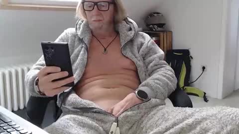 WyattEarp64 online show from November 26, 1:34 pm