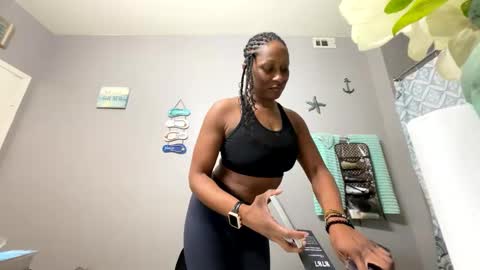 Snapshot of wynterheat chatting on January 1, 5:01 am Wynter Heat online show from January 1, 5:01 am