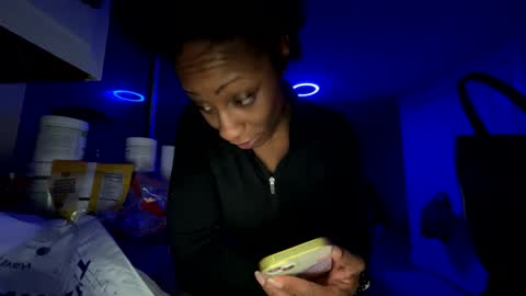 Snapshot of wynterheat chatting on January 26, 2:19 pm Wynter Heat online show from January 26, 2:19 pm