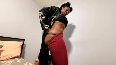 Snapshot of wynterheat chatting on February 4, 12:11 pm Wynter Heat online show from February 4, 12:11 pm