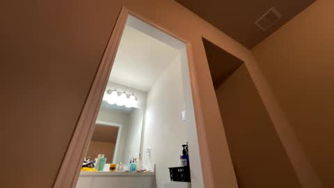 Snapshot of wynterheat chatting on September 13, 5:07 am Wynter Heat online show from September 13, 5:07 am