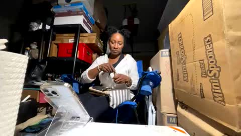 Snapshot of wynterheat chatting on November 22, 10:25 am Wynter Heat online show from November 22, 10:25 am