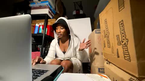 Snapshot of wynterheat chatting on November 27, 2:41 pm Wynter Heat online show from November 27, 2:41 pm