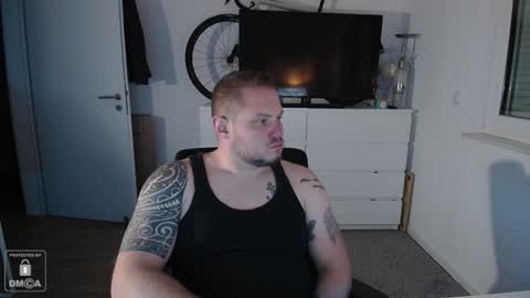 x19marco93x online show from December 5, 6:33 pm