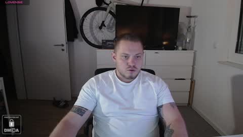 x19marco93x online show from December 25, 6:30 pm