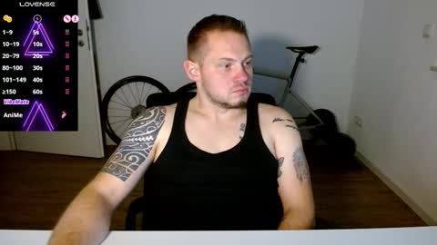 Snapshot of x19marco93x chatting on November 15, 7:10 pm x19marco93x online show from November 15, 7:10 pm