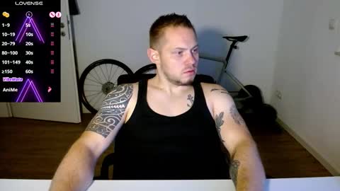 Snapshot of x19marco93x chatting on November 16, 6:13 pm x19marco93x online show from November 16, 6:13 pm