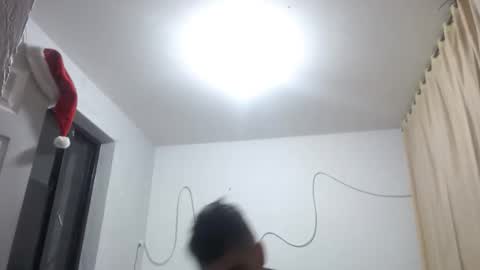 Snapshot of xalejo_max chatting on December 5, 1:03 am xalejo_max online show from December 5, 1:03 am