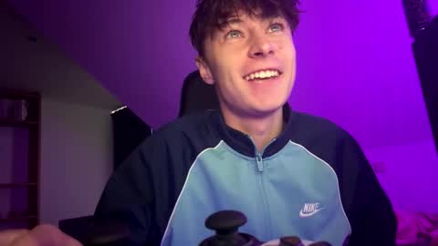 Snapshot of xandiigmusik chatting on November 10, 12:04 pm rx4per online show from November 10, 12:04 pm