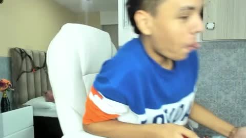 xavier fox   online show from October 23, 5:40 am