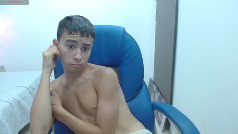 Snapshot of xavii_18_ chatting on January 22, 3:07 pm xavii_18_ online show from January 22, 3:07 pm